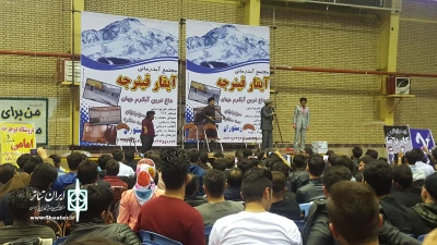 در استقبال از بهار

«عروسی کدخدا» با هنرنمایی هنرمندان طنز تبریزی در مشگین شهر اجرا شد