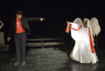 اجرای نمایشر«جایی میان بودن و نبودن» در اردبیل آغاز شد