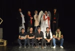 نمایش«جایی میان بودن و نبودن»
