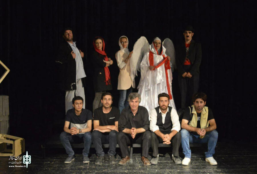نمایش«جایی میان بودن و نبودن»