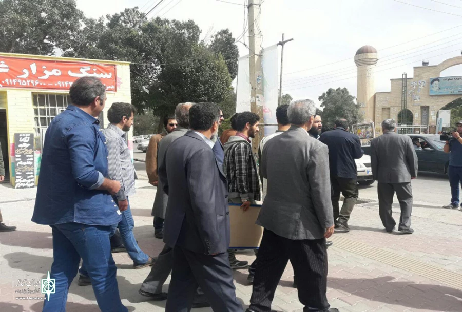 ادای احترام به شهدا
