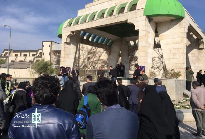 در اولین روز جشنواره تئاتر طلوع صورت گرفت

ادای احترام هنرمندان و گروه‌های نمایشی به شهدا