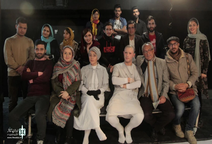 نمایش «تنها خدا حق دارد بیدارم کند»