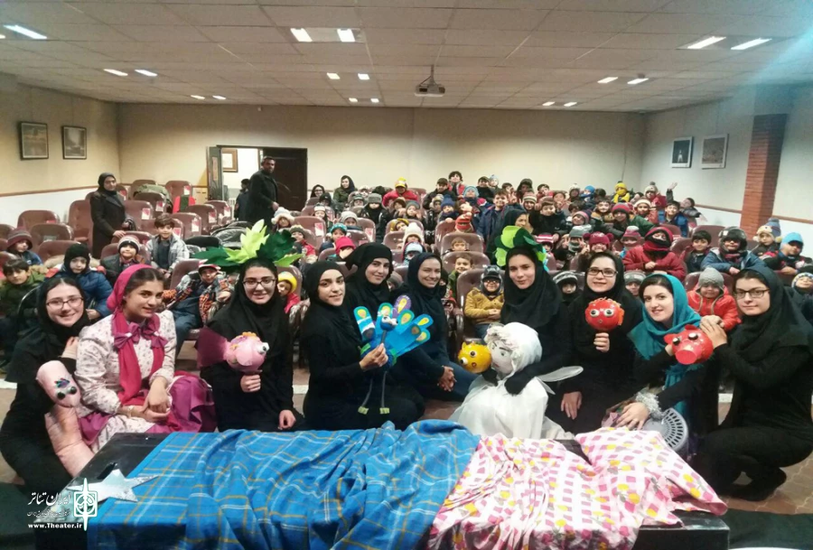 نمایش «کمی نزدیکتر»