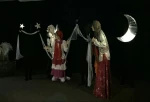 نمایش «کمی نزدیکتر»
