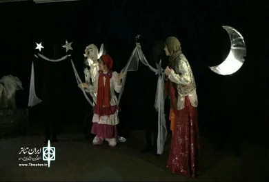 نمایش «کمی نزدیکتر»