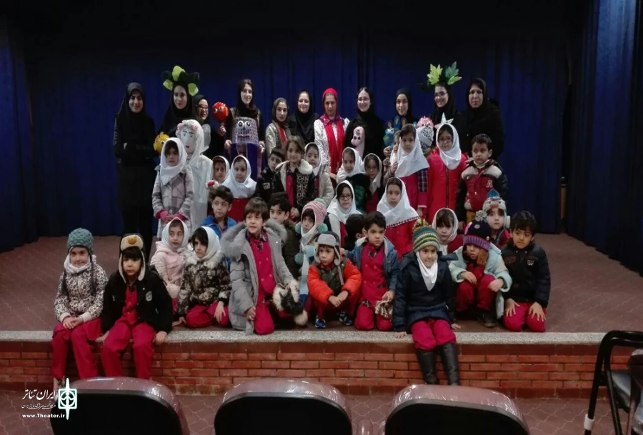 نمایش «کمی نزدیکتر»