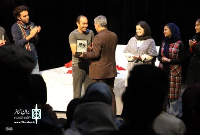 نمایش «و خداوند درون یک مرد دو قلب قرار نداد»