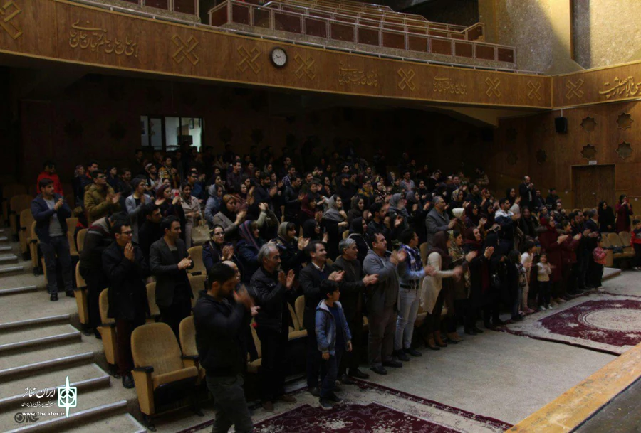 نمایش «و خداوند درون یک مرد دو قلب قرار نداد»