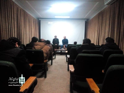 در سومین هفته نمایش فیلم های تئاتری

هنرمندان اردبیلی به دیدن«همسرایی یتیمان » نشستند