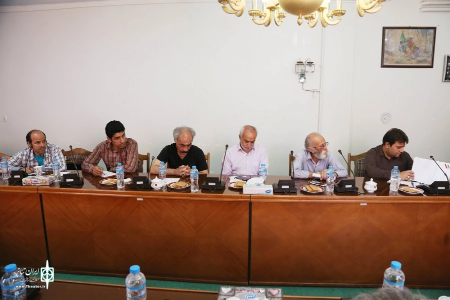 نشست صمیمی مسئول اموراستان های اداره کل هنرهای نمایشی با فعالین تئاتری اردبیل