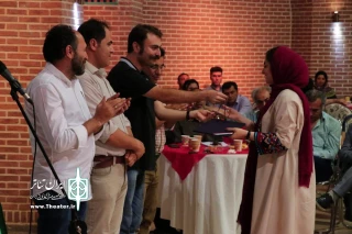 برگزیدگان بخش نمایشنامه خوانی جشنواره عنوان تجلیل شدند