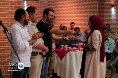 برگزیدگان بخش نمایشنامه خوانی جشنواره عنوان تجلیل شدند