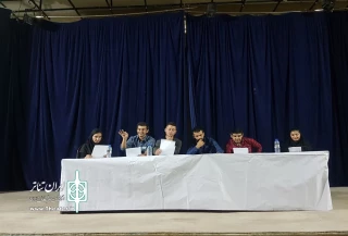 هنرمندان گروه تئاتر ققنوس مشگین شهر، نمایشنامه«جایی دیگر» را خواندند