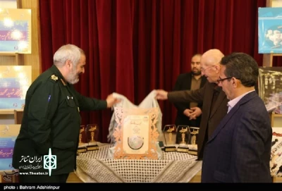 با حضور خانواده شهید دیرین و بیژن نوباوه

نمایش رادیویی«شیرین یوخو» در اردبیل رونمایی شد