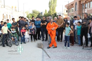 «شاعر زباله ها» در اردبیل اجرا شد