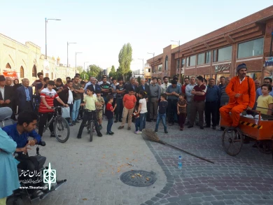 نمایش خیابانی«شاعر زباله ها»