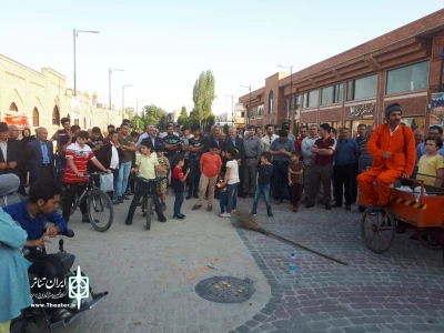 نمایش خیابانی«شاعر زباله ها»