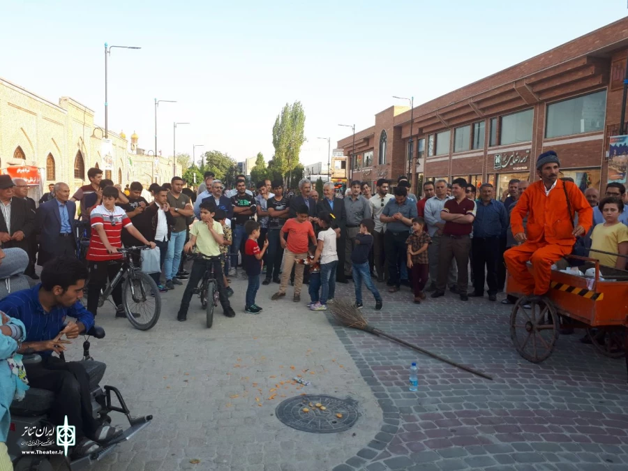 نمایش خیابانی«شاعر زباله ها»