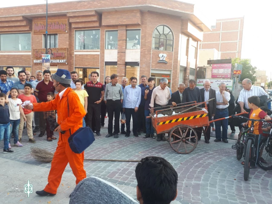 نمایش خیابانی«شاعر زباله ها»