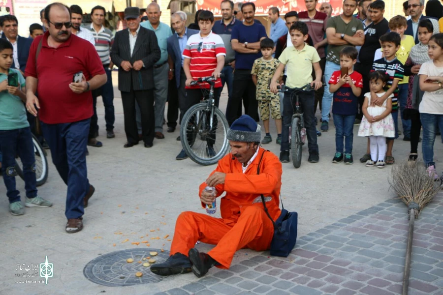 نمایش خیابانی«شاعر زباله ها»