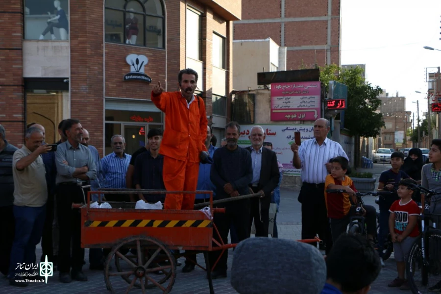 نمایش خیابانی«شاعر زباله ها»