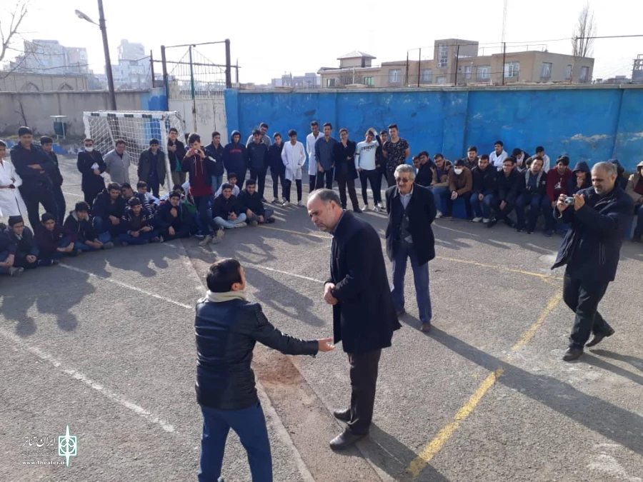 نمایش«نگفتن یا نه گفتن» در اردبیل