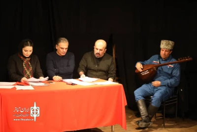 در هفتمین برنامه نمایشنامه خوانی زمستانه

نمایشنامه«آخماز» در اردبیل خوانده شد