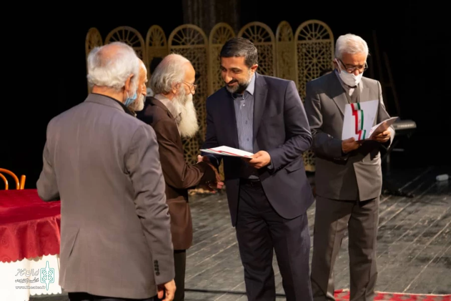 استاندار اردبیل و تجلیل از پیشکسوتان تئاتر اردبیل
