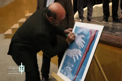 در تالار شمس عطار اردبیلی:

قائم مقام مدیرعامل صندوق اعتباری هنر به تماشای«پیر چنگی» نشست