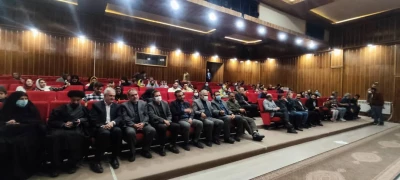 در تالار بیضای اردبیلی:

مدیران فرهنگی اردبیل به تماشای نمایش«یک مرد یک خط« نشستند