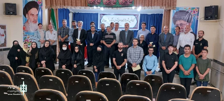 نشست هنرمندان تئاتر گرمی