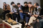 خوانش نمایشنامه بی پدر در اردبیل/ عکس» محمد رضا باوفا