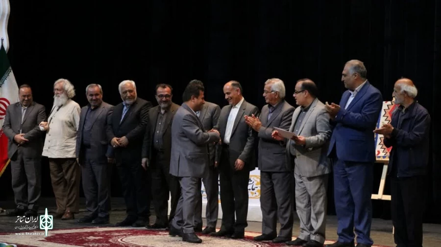 تجلیل از مدیر استانی ایران تئاتر در اردبیل/ عکاس: محمئرضا باوفا