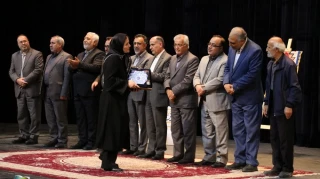 با حضور مدیر کل هنرهای نمایشی و مدیرعامل انجمن هنرهای نمایشی:

سفرکرده های تئاتر اردبیل در سال 1401موردتکریم قرار گرفتند