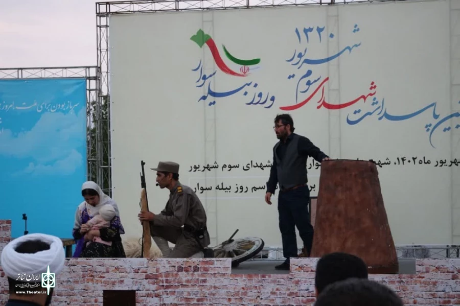 نماینده ولی فقیه در استان اردبیل نمایش «1320» را تماشا کرد.