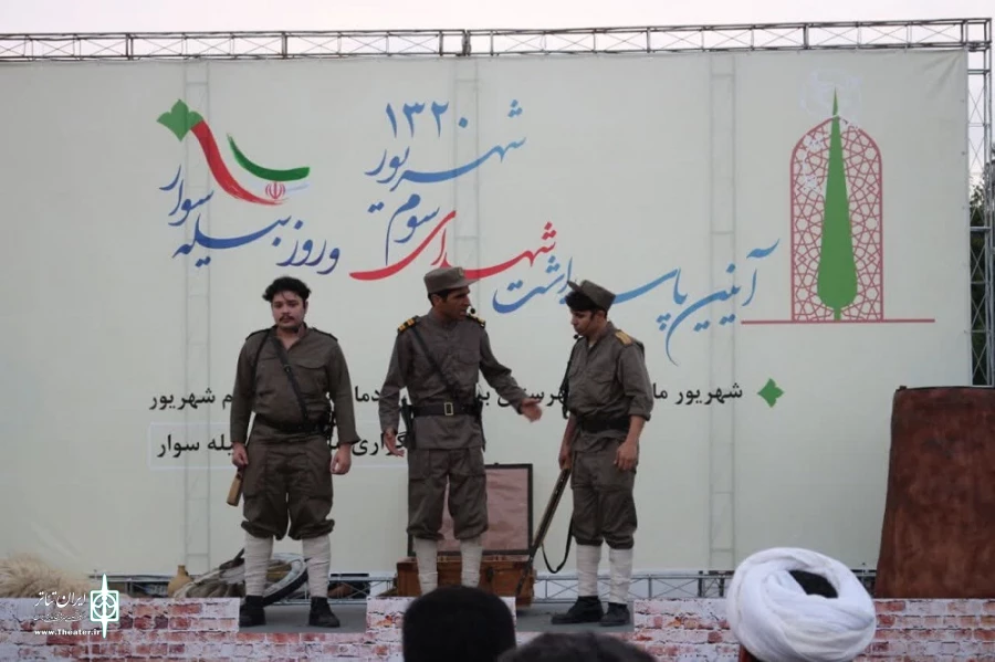 نماینده ولی فقیه در استان اردبیل نمایش «1320» را تماشا کرد.
