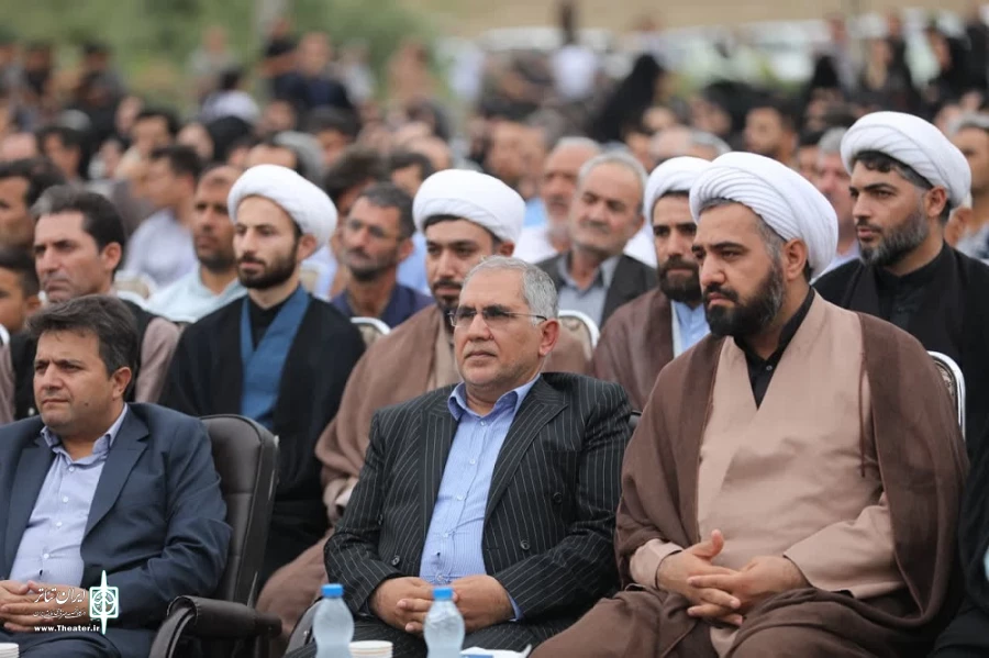 نماینده ولی فقیه در استان اردبیل نمایش «1320» را تماشا کرد.