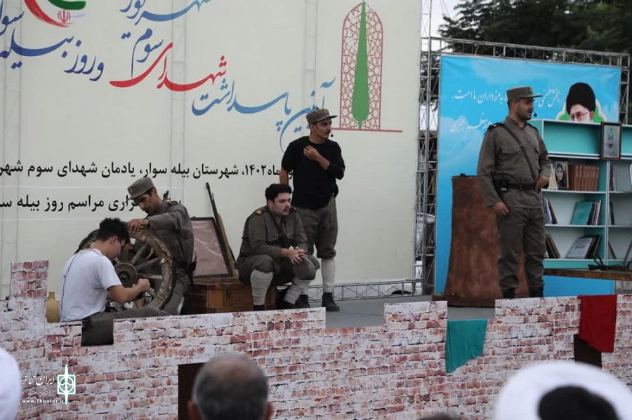 نماینده ولی فقیه در استان اردبیل نمایش «1320» را تماشا کرد.