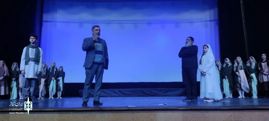 حضور کاظم نظری در جمع گروه اجرایی نمایش لیلی و مجنون