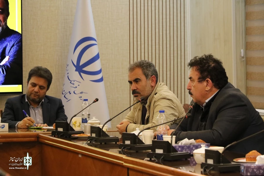 نشست هنرمندان تئاتر استان اردبیل با کاظم نظری/ عکس: محمدرضا باوفا و بهناز عظیمی