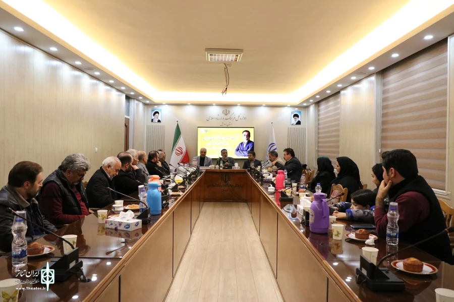 نشست هنرمندان تئاتر استان اردبیل با کاظم نظری/ عکس: محمدرضا باوفا و بهناز عظیمی