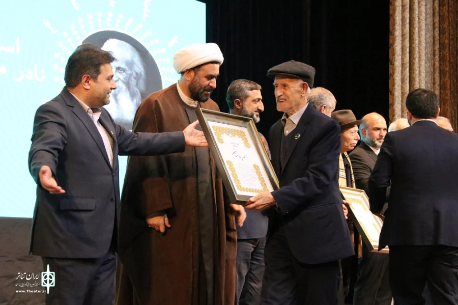 تجلیل از چهره های نامی سینما و تئاتر در اردبیل/عکاس: طاهر حضرتی