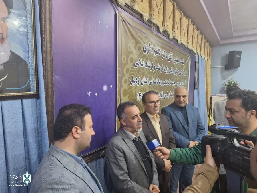 نشست مدیرکل هنذهای نمایشی با هنرمندان تئاتر پارس آباد