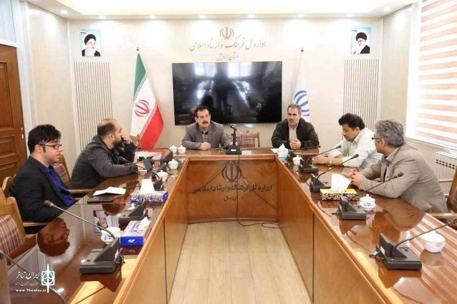 نشست با فعالین نمایش خیابانی