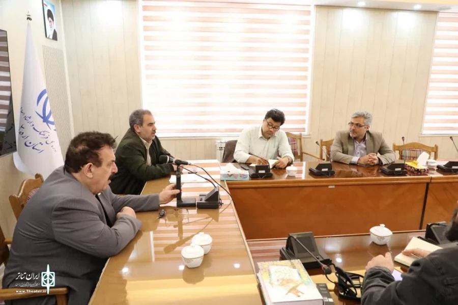 نشست با فعالین نمایش خیابانی