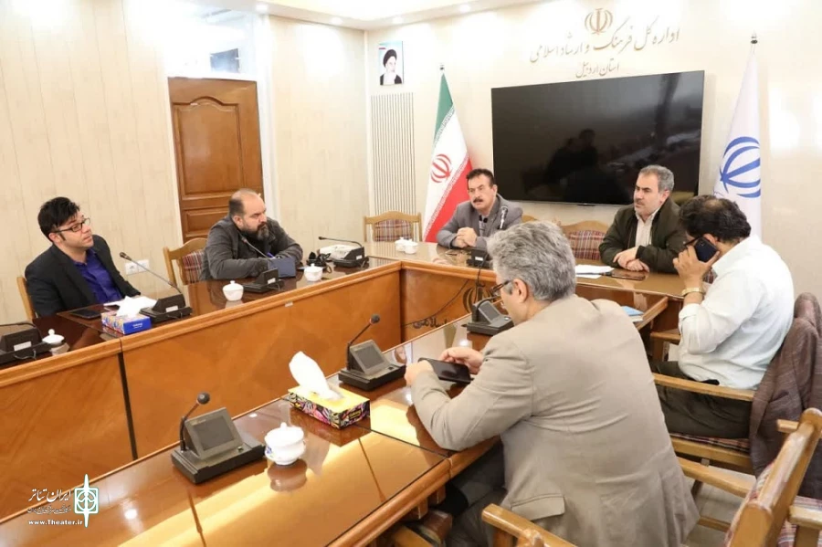 نشست با فعالین نمایش خیابانی