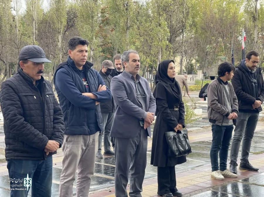 ادای احترام به شهدا و هنرمندان فقید در جشنواره استانی تئاتر اردبیل/ عکاس: امیر حسین هدایتی