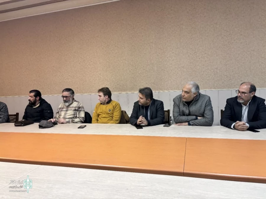 نشست نقد و بررسی در اردبیل