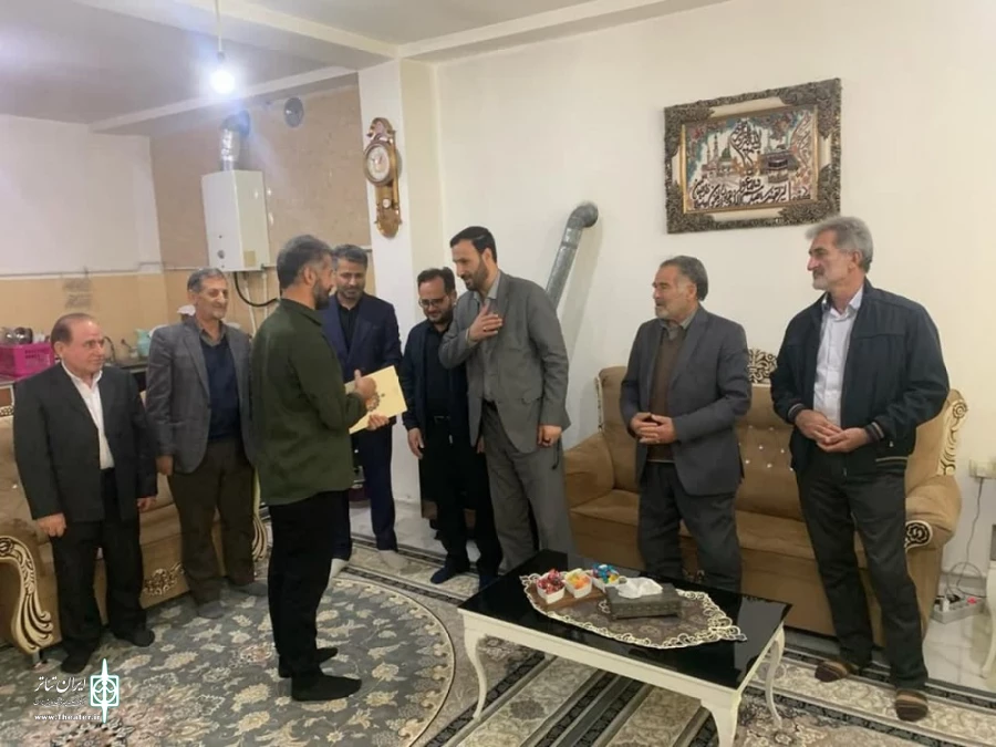 تقدیر از هنرمند تئاتر گرمی